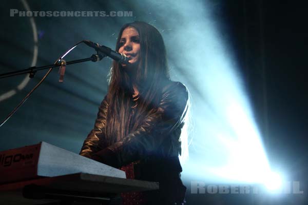 SCHOOL OF SEVEN BELLS - 2009-03-05 - PARIS - Point Ephemere - 